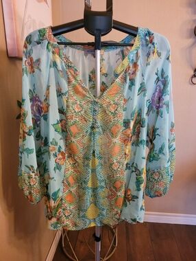 NWT Floral 3/4 Sleeve Blouse